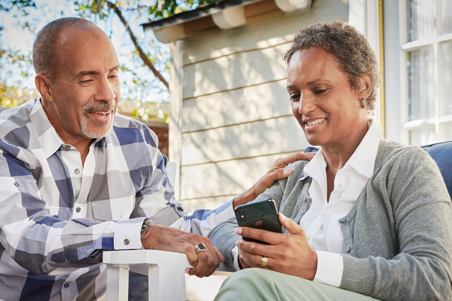 beltone_gen_couple_iphonexs